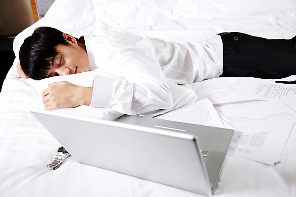 포토 JPG 외국인 해외기획촬영 직업 라이프스타일 남자 여유 엎드리기 비즈니스 2011년중국 베개 호텔 휴식 실내 피곤 한명 사람 동양인 정장 20대 성인 옆모습 비즈니스라이프 노트북 컴퓨터 눕기 중국인 눈감음 중국 침실 방 침대 잠 직장인 비즈니스맨 수면 청도 문서 남자만 남자한명만 성인남자만 청년만 청년남자만 청년남자한명만 성인한명만 성인남자한명만 성인만 국내포토 1 옷 감정 아시아 뷰포인트 가구 컨셉 침구 모션 숙소 인종 청년 내부 생활 물 전자제품 파일형식