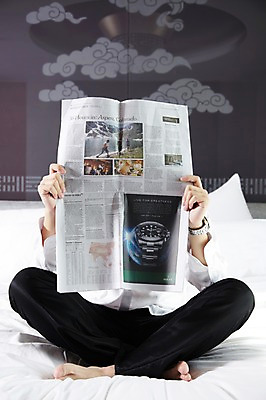 포토 JPG 전신 외국인 해외기획촬영 직업 라이프스타일 응시 남자 여유 비즈니스 2011년중국 베개 맨발 호텔 휴식 실내 한명 들기 사람 앉기 동양인 정장 20대 성인 앞모습 비즈니스라이프 중국인 중국 침실 방 침대 직장인 비즈니스맨 신문 신문읽기 청도 읽기 남자만 남자한명만 성인남자만 청년만 청년남자만 청년남자한명만 성인한명만 성인남자한명만 성인만 국내포토 1 시선 옷 감정 아시아 뷰포인트 가구 컨셉 침구 모션 발 숙소 인종 청년 내부 생활 간행물 뉴스 파일형식