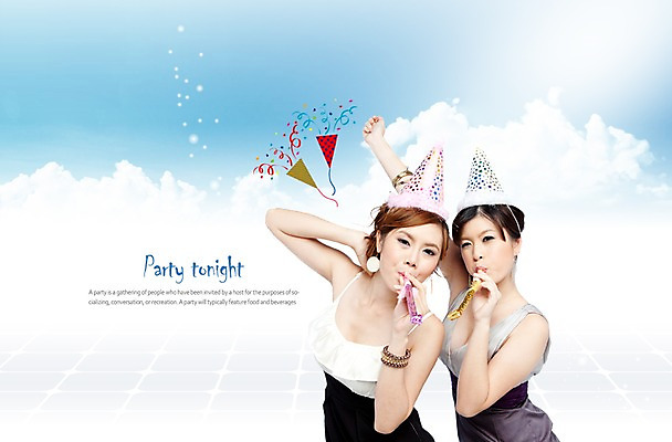 PSD 외국인 구름 편집이미지 우먼라이프 라이프스타일 여자 행복 포즈 폭죽 서기 미소 웃음 들기 사람 손짓 이벤트 상반신 20대 성인 두명 라이프 파티 손들기 고깔모자 불기 즐거움 이벤트용품 파티용품 피리 파티복 특별함 여자만 성인여자만 청년만 청년여자만 성인만 이미지편집 자연요소 모자_잡화 옷 감정 컨셉 모션 표정 인종 청년 생활 목관악기 오브젝트 파일형식