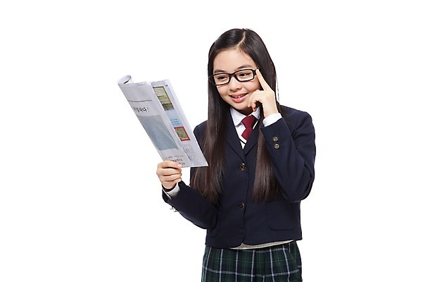 포토 JPG 스튜디오촬영 학생 라이프스타일 긴머리 응시 여학생 여자 교육 교복 안경 중학생 청소년 실내 한명 미소 웃음 들기 누끼 사람 동양인 상반신 앞모습 10대 스쿨라이프 십대라이프스타일 한국인 정보 신문 뉴스 신문읽기 읽기 여중생 상식 여자만 여자한명만 십대만 십대여자만 십대여자한명만 안경낌 소식_알림 국내포토 1 헤어스타일 시선 잡화 옷 뷰포인트 컨셉 학교 모션 표정 인종 내부 생활 간행물 파일형식