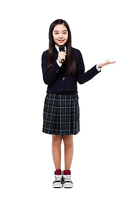 포토 JPG 스튜디오촬영 전신 학생 라이프스타일 긴머리 여학생 여자 교복 운동화 모션 중학생 청소년 안내 실내 한명 서기 미소 웃음 들기 누끼 사람 동양인 손짓 앞모습 10대 스쿨라이프 십대라이프스타일 한국인 발표 강의 스니커즈 마이크 여중생 진행 여자만 여자한명만 십대만 십대여자만 십대여자한명만 국내포토 1 헤어스타일 옷 뷰포인트 음향기기 신발 학교 표정 인종 내부 생활 파일형식