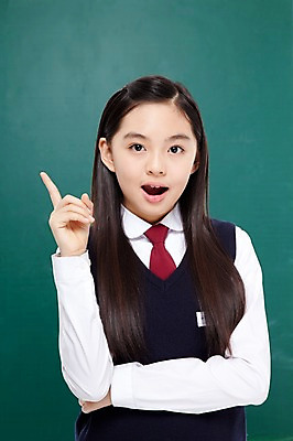 포토 JPG 스튜디오촬영 학생 라이프스타일 긴머리 여학생 여자 교복 모션 중학생 청소년 실내 한명 사람 동양인 손짓 상반신 앞모습 10대 스쿨라이프 십대라이프스타일 칠판 한국인 여중생 여자만 여자한명만 십대만 십대여자만 십대여자한명만 국내포토 1 헤어스타일 옷 뷰포인트 학교 인종 내부 생활 파일형식