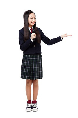 포토 JPG 스튜디오촬영 전신 학생 라이프스타일 긴머리 응시 여학생 여자 교복 운동화 모션 중학생 청소년 안내 실내 한명 서기 미소 웃음 들기 누끼 사람 동양인 손짓 앞모습 10대 스쿨라이프 십대라이프스타일 한국인 발표 강의 스니커즈 마이크 여중생 진행 여자만 여자한명만 십대만 십대여자만 십대여자한명만 국내포토 1 헤어스타일 시선 옷 뷰포인트 음향기기 신발 학교 표정 인종 내부 생활 파일형식