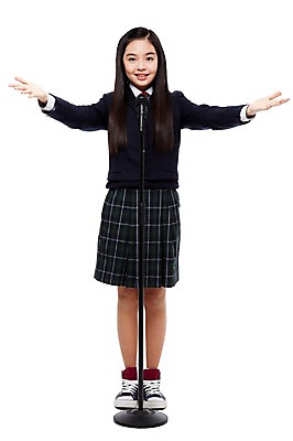포토 JPG 스튜디오촬영 전신 학생 라이프스타일 긴머리 여학생 여자 교복 운동화 모션 중학생 청소년 팔벌리기 실내 한명 서기 미소 웃음 누끼 사람 동양인 손짓 앞모습 10대 스쿨라이프 십대라이프스타일 한국인 발표 강의 스니커즈 스탠드마이크 마이크 여중생 여자만 여자한명만 십대만 십대여자만 십대여자한명만 국내포토 1 헤어스타일 옷 뷰포인트 음향기기 신발 학교 표정 인종 내부 생활 파일형식