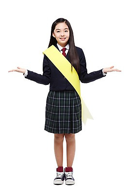 포토 JPG 스튜디오촬영 전신 학생 라이프스타일 긴머리 여학생 여자 교복 운동화 모션 중학생 청소년 안내 실내 한명 서기 미소 웃음 누끼 사람 동양인 손짓 앞모습 10대 스쿨라이프 십대라이프스타일 한국인 선거 스니커즈 여중생 어깨띠 선거활동 여자만 여자한명만 십대만 십대여자만 십대여자한명만 국내포토 1 헤어스타일 옷 뷰포인트 신발 학교 표정 인종 내부 생활 민주주의 파일형식