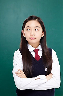포토 JPG 스튜디오촬영 학생 라이프스타일 긴머리 응시 여학생 여자 교복 생각 중학생 청소년 실내 한명 사람 동양인 상반신 앞모습 10대 스쿨라이프 팔짱 십대라이프스타일 칠판 한국인 여중생 여자만 여자한명만 십대만 십대여자만 십대여자한명만 국내포토 1 헤어스타일 시선 옷 뷰포인트 학교 모션 인종 내부 생활 파일형식