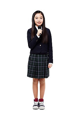 포토 JPG 스튜디오촬영 전신 학생 라이프스타일 긴머리 여학생 여자 교복 운동화 중학생 청소년 실내 한명 서기 미소 웃음 들기 누끼 사람 동양인 앞모습 10대 스쿨라이프 십대라이프스타일 한국인 발표 강의 스니커즈 마이크 여중생 진행 여자만 여자한명만 십대만 십대여자만 십대여자한명만 국내포토 1 헤어스타일 옷 뷰포인트 음향기기 신발 학교 모션 표정 인종 내부 생활 파일형식