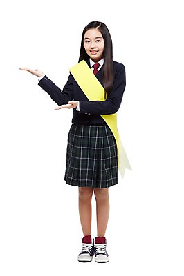 포토 JPG 스튜디오촬영 전신 학생 라이프스타일 긴머리 여학생 여자 교복 운동화 모션 중학생 청소년 안내 실내 한명 서기 미소 웃음 누끼 사람 동양인 손짓 앞모습 10대 스쿨라이프 십대라이프스타일 한국인 선거 스니커즈 여중생 어깨띠 선거활동 여자만 여자한명만 십대만 십대여자만 십대여자한명만 국내포토 1 헤어스타일 옷 뷰포인트 신발 학교 표정 인종 내부 생활 민주주의 파일형식