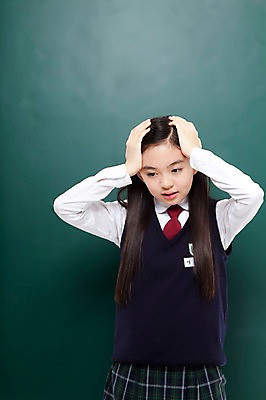 포토 JPG 스튜디오촬영 학생 라이프스타일 긴머리 여학생 여자 교복 생각 모션 중학생 청소년 스트레스 실내 한명 사람 동양인 손짓 상반신 앞모습 10대 스쿨라이프 십대라이프스타일 칠판 한국인 여중생 두통 여자만 여자한명만 십대만 십대여자만 십대여자한명만 국내포토 1 헤어스타일 옷 뷰포인트 학교 인종 내부 생활 질병 파일형식