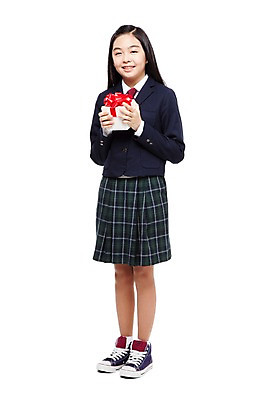 포토 JPG 스튜디오촬영 전신 학생 라이프스타일 긴머리 여학생 여자 교복 운동화 중학생 청소년 실내 선물 한명 서기 미소 웃음 들기 누끼 사람 동양인 앞모습 10대 선물상자 상자 스쿨라이프 십대라이프스타일 한국인 스니커즈 여중생 여자만 여자한명만 십대만 십대여자만 십대여자한명만 국내포토 1 헤어스타일 옷 뷰포인트 신발 학교 모션 표정 인종 내부 생활 파일형식