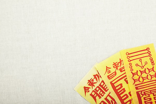 포토 JPG 스튜디오촬영 종교 불교 종교용품 실내 사람없음 다양 부처님오신날 불교용품 여러장 부적 국내포토 기념일 다수 내부 파일형식