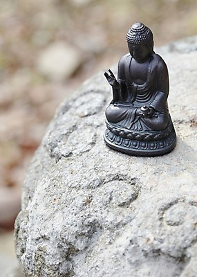 포토 JPG 주간 종교 불교 종교용품 근접촬영 사람없음 야외 아웃포커스 탑 부처님오신날 돌_바위 석탑 불상 불교용품 부처 칠장사 국내포토 자연요소 건축물 기념일 뷰포인트 촬영기법 사찰 안성 파일형식