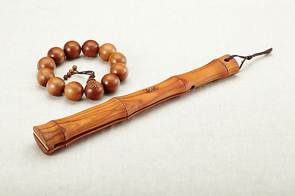 포토 JPG 스튜디오촬영 종교 불교 종교용품 실내 사람없음 목재 부처님오신날 불교용품 염주 죽비 국내포토 나무 기념일 재료 내부 파일형식