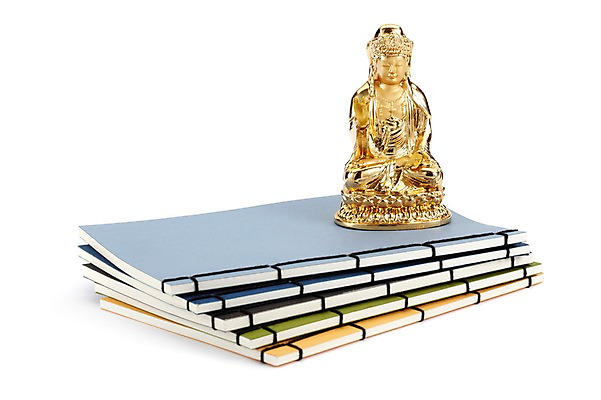 포토 JPG 스튜디오촬영 종교 불교 종교용품 실내 누끼 사람없음 책 쌓기 부처님오신날 불상 불교용품 여러권 부처 불경 불교경전 불교서적 불교책 아미타불 국내포토 기념일 다수 모션 내부 경전 파일형식