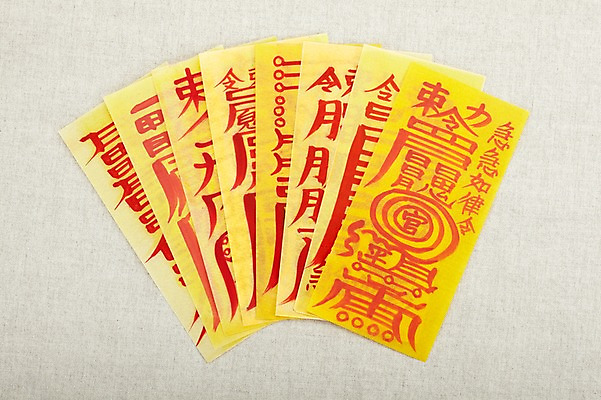 포토 JPG 스튜디오촬영 종교 불교 종교용품 실내 사람없음 다양 부처님오신날 불교용품 여러장 부적 국내포토 기념일 다수 내부 파일형식