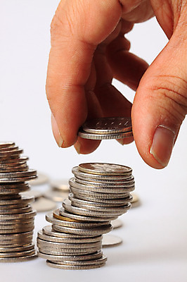 포토 JPG 스튜디오촬영 모양 손 다수 컨셉 돈 신체 비즈니스 한손 실내 한명 들기 사람 근접촬영 아웃포커스 신체부위 금융 경제 쌓기 동전 원화 백원 오백원 십원 오십원 동전탑 탑쌓기 국내포토 1 뷰포인트 모션 촬영기법 내부 재산 파일형식