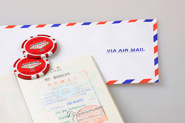 포토 JPG 스튜디오촬영 문자 알파벳 영어 해외여행 여행 컨셉 돈 비즈니스 편지봉투 실내 근접촬영 한글 사람없음 금융 경제 도장 게임 도박 편지 우편물 편지지 오브젝트 카지노 신호 여권 서명 국제우편 비자 국내포토 놀이칩 해외 뷰포인트 놀이 봉투 내부 놀이용품 재산 파일형식