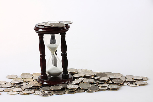 포토 JPG 스튜디오촬영 모래 시계 다수 컨셉 돈 비즈니스 실내 사람없음 금융 경제 동전 여러개 시간 원화 백원 오백원 모래시계 오브젝트 십원 오십원 국내포토 내부 재산 파일형식