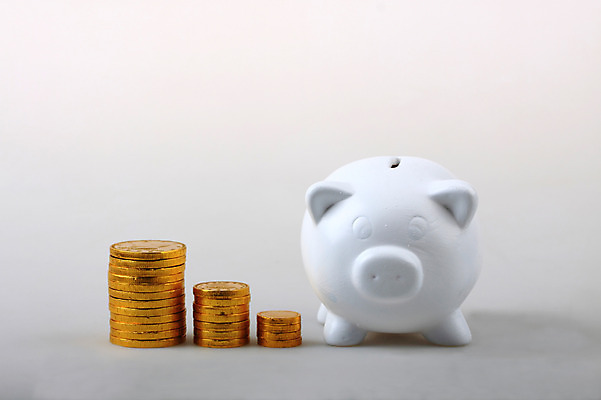 포토 JPG 스튜디오촬영 컨셉 지폐 돈 비즈니스 실내 사람없음 금융 경제 쌓기 동전 저축 돼지저금통 저금통 절약 오브젝트 금화 국내포토 모션 내부 재산 황금 파일형식