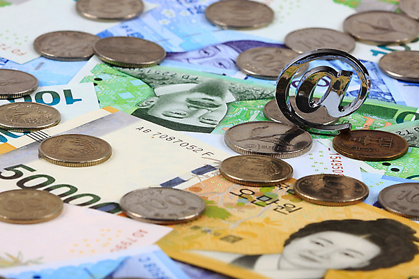 포토 JPG 스튜디오촬영 기호 다수 백그라운드 컨셉 지폐 돈 인터넷 비즈니스 실내 근접촬영 사람없음 아웃포커스 금융 경제 동전 여러개 원화 이메일 만원 우편물 백원 오백원 오브젝트 오만원 십원 천원 오십원 골뱅이기호 인터넷기호 국내포토 문자 뷰포인트 촬영기법 내부 재산 파일형식