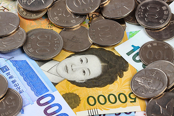 포토 JPG 스튜디오촬영 다수 백그라운드 컨셉 지폐 돈 비즈니스 실내 근접촬영 사람없음 금융 경제 동전 여러개 원화 만원 백원 오백원 오브젝트 오만원 천원 오십원 신사임당 국내포토 뷰포인트 내부 재산 파일형식