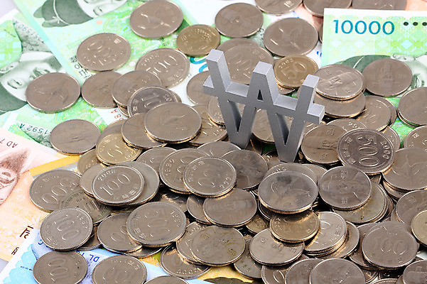 포토 JPG 스튜디오촬영 기호 다수 백그라운드 컨셉 지폐 돈 비즈니스 실내 근접촬영 사람없음 금융 경제 하이앵글 동전 원화 화폐기호 만원 백원 오백원 오브젝트 천원 오천원 오십원 국내포토 문자 뷰포인트 내부 재산 화폐 파일형식