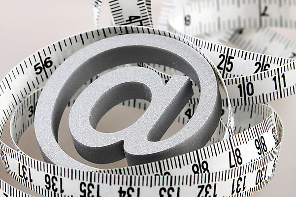 포토 JPG 스튜디오촬영 기호 컨셉 인터넷 비즈니스 실내 줄자 근접촬영 사람없음 아웃포커스 금융 경제 도구 이메일 우편물 오브젝트 감싸기 골뱅이기호 인터넷기호 말린_둥글게 국내포토 문자 뷰포인트 모션 촬영기법 자 내부 파일형식