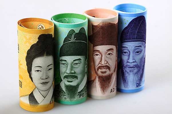 포토 JPG 스튜디오촬영 한국문화 문화 컨셉 지폐 돈 비즈니스 한국 실내 근접촬영 사람없음 금융 경제 원화 만원 돈다발 오브젝트 일렬 오만원 천원 퇴계이황 율곡이이 오천원 감싸기 세종대왕 신사임당 말린_둥글게 국내포토 동양문화 아시아 뷰포인트 모션 내부 재산 왕 파일형식