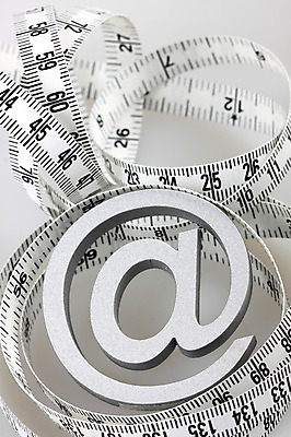 포토 JPG 스튜디오촬영 기호 컨셉 인터넷 비즈니스 실내 줄자 근접촬영 사람없음 아웃포커스 금융 경제 하이앵글 도구 이메일 우편물 오브젝트 감싸기 골뱅이기호 인터넷기호 말린_둥글게 국내포토 문자 뷰포인트 모션 촬영기법 자 내부 파일형식