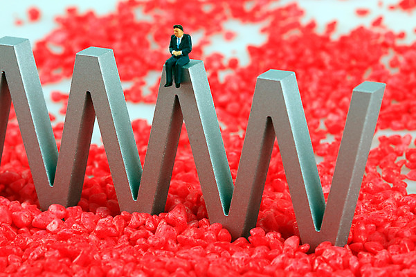 포토 JPG 스튜디오촬영 문자 기호 남자 인형 컬러 컨셉 인터넷 비즈니스 실내 앉기 사람없음 아웃포커스 빨간색 금융 경제 모형 미니어처 피규어 돌_바위 조약돌 비즈니스맨 낟알 오브젝트 W 인터넷주소 남자만 국내포토 알파벳 모션 촬영기법 사람 내부 직장인 파일형식