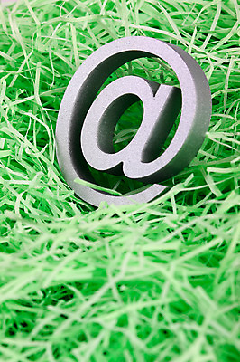 포토 JPG 스튜디오촬영 기호 종이 컬러 백그라운드 컨셉 인터넷 비즈니스 실내 근접촬영 사람없음 아웃포커스 초록색 금융 경제 돌_바위 조약돌 이메일 우편물 오브젝트 골뱅이기호 인터넷기호 국내포토 문자 뷰포인트 촬영기법 내부 파일형식