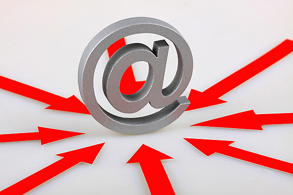 포토 JPG 스튜디오촬영 기호 화살표 컬러 백그라운드 컨셉 인터넷 비즈니스 실내 근접촬영 사람없음 빨간색 금융 경제 이메일 우편물 골뱅이기호 인터넷기호 국내포토 문자 뷰포인트 내부 파일형식