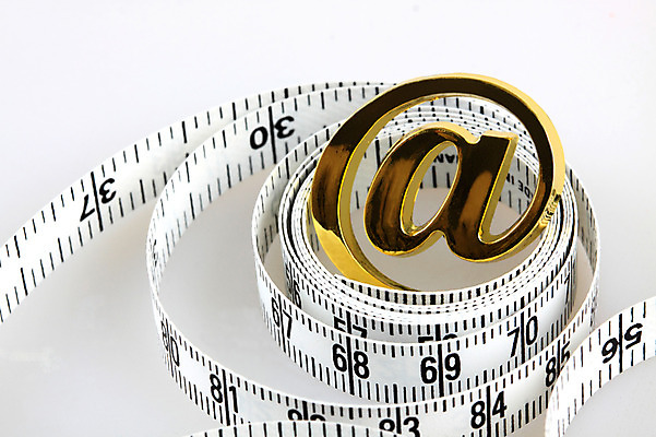 포토 JPG 스튜디오촬영 기호 컨셉 인터넷 비즈니스 실내 줄자 근접촬영 사람없음 금융 하이앵글 도구 이메일 우편물 오브젝트 감싸기 골뱅이기호 말린_둥글게 국내포토 문자 뷰포인트 모션 자 내부 경제 파일형식