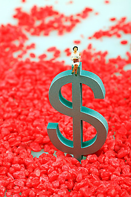 포토 JPG 스튜디오촬영 문자 기호 여자 인형 컬러 백그라운드 컨셉 돈 비즈니스 실내 앉기 근접촬영 사람없음 아웃포커스 빨간색 금융 경제 달러 미니어처 피규어 돌_바위 조약돌 비즈니스우먼 화폐기호 이메일 우편물 오브젝트 골뱅이기호 여자만 국내포토 뷰포인트 모션 촬영기법 사람 내부 모형 직장인 재산 화폐 파일형식