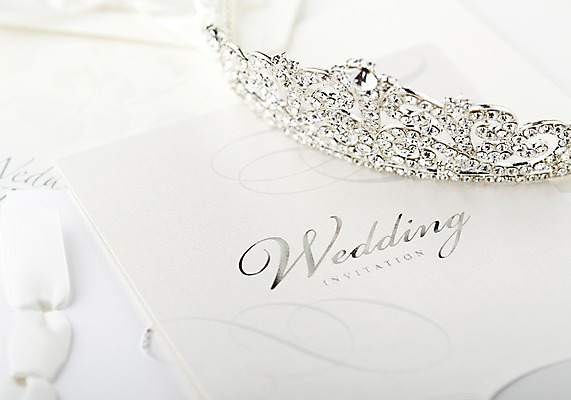 포토 JPG 스튜디오촬영 결혼 장신구 왕관 실내 근접촬영 사람없음 보석 오브젝트 티아라 청첩장 결혼소품 국내포토 카드프레임 뷰포인트 카드_감사 프레임 이벤트 내부 광석 파일형식