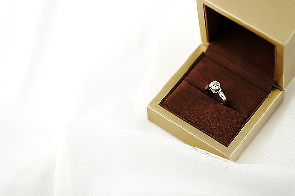 포토 JPG 스튜디오촬영 결혼 장신구 면사포 실내 선물 근접촬영 사람없음 반지 보석 오브젝트 예물 결혼반지 결혼소품 반지케이스 예물반지 국내포토 뷰포인트 이벤트 내부 광석 보관함 파일형식