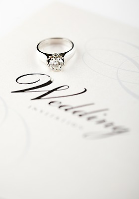 포토 JPG 스튜디오촬영 식물 꽃 결혼 장신구 실내 선물 근접촬영 사람없음 아웃포커스 반지 보석 오브젝트 예물 청첩장 결혼반지 결혼소품 다이아몬드반지 예물반지 국내포토 카드프레임 뷰포인트 카드_감사 프레임 촬영기법 이벤트 내부 광석 파일형식