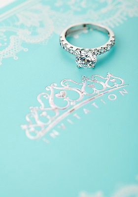 포토 JPG 스튜디오촬영 식물 꽃 결혼 장신구 실내 선물 근접촬영 사람없음 아웃포커스 반지 보석 오브젝트 예물 청첩장 결혼반지 결혼소품 다이아몬드반지 예물반지 국내포토 카드프레임 뷰포인트 카드_감사 프레임 촬영기법 이벤트 내부 광석 파일형식