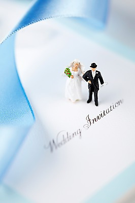 포토 JPG 스튜디오촬영 부부 커플 드레스 리본 신부 인형 웨딩드레스 신랑 결혼 남편 실내 정장 턱시도 근접촬영 사람없음 아웃포커스 장식 모형 미니어처 피규어 반지 아내 오브젝트 청첩장 결혼소품 미니 신랑신부 국내포토 카드프레임 옷 신부_웨딩 뷰포인트 장신구 관계 카드_감사 프레임 촬영기법 이벤트 내부 파일형식