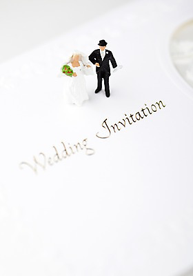 포토 JPG 스튜디오촬영 부부 커플 드레스 신부 인형 웨딩드레스 신랑 결혼 남편 실내 정장 턱시도 근접촬영 사람없음 아웃포커스 모형 미니어처 피규어 반지 아내 오브젝트 청첩장 결혼소품 미니 신랑신부 국내포토 카드프레임 옷 신부_웨딩 뷰포인트 장신구 관계 카드_감사 프레임 촬영기법 이벤트 내부 파일형식