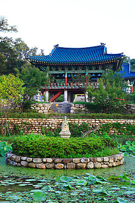 포토 JPG 나무 식물 한국전통 건축물 건축 종교 문화 호수 고건축 불교 한국건축 종교건축 종교시설 풍경 사람없음 야외 건물 정원 동양건축 연못 사찰 불상 강원도 낙산사 양양군 국내포토 전통 한국 시설 양양 파일형식 동양