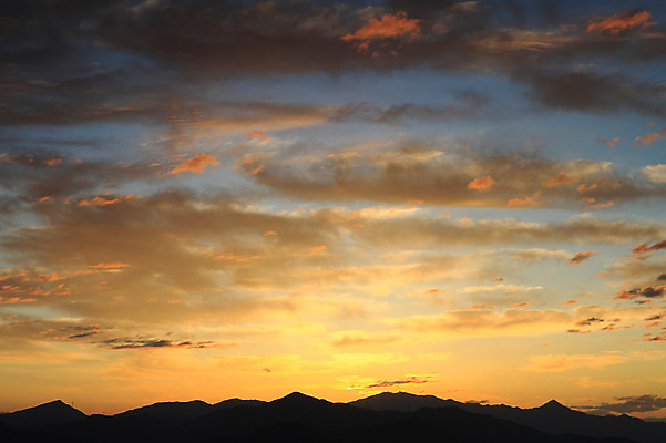 포토 JPG 구름 실루엣 자연현상 자연 하늘 산 한국 풍경 사람없음 야외 일출 노을 일몰 산등성이 국내포토 자연요소 아시아 촬영기법 생태계 파일형식