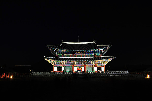 포토 JPG 한국문화 한국전통 전통 건축물 건축 아시아 전통문화 문화 고건축 야경 한국건축 조명 한국 사람없음 야외 건물 관광지 빛 동양건축 어둠 궁전 문화재 저녁 경복궁 근정전 국내포토 동양문화 나라 여행 야간 파일형식 동양 풍경_경치
