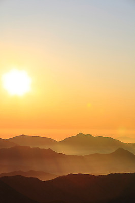 포토 JPG 주간 구름 실루엣 자연현상 자연 하늘 산 한국 풍경 사람없음 야외 빛 햇빛 태양 일출 노을 일몰 안개 전라북도 전라도 산등성이 덕유산 운해 무주 운무 국내포토 자연요소 아시아 날씨 촬영기법 생태계 파일형식 구름_자연