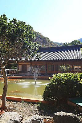 포토 JPG 주간 나무 식물 한국문화 한국전통 전통 건축물 건축 아시아 전통문화 문화 호수 고건축 한국건축 건축양식 종교건축 종교시설 하늘 한옥 한국 풍경 사람없음 야외 건물 정원 동양건축 돌_바위 바위 연못 사찰 전라도 전라남도 분수 분수대 장성 장성백양사 분수_분수대 국내포토 자연요소 동양문화 나라 종교 시설 파일형식 동양