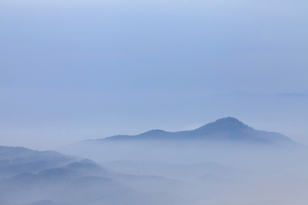 포토 JPG 주간 구름 자연현상 자연 하늘 산 한국 풍경 사람없음 야외 안개 산등성이 운해 운무 천안 국내포토 자연요소 아시아 날씨 충청남도 생태계 파일형식 구름_자연