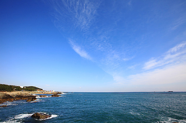 포토 JPG 주간 구름 바다 자연 하늘 한국 풍경 사람없음 야외 맑음 돌_바위 바위 부산 해동용궁사 국내포토 기장군 자연요소 아시아 날씨 생태계 파일형식 기장_한국