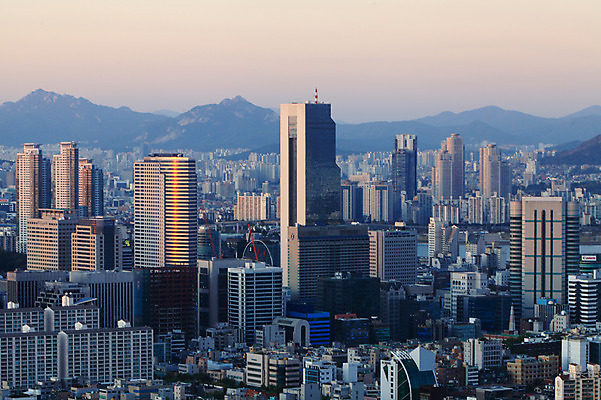 포토 JPG 주간 건축물 산 서울 한국 풍경 빌딩 사람없음 야외 건물 도시풍경 고층빌딩 도시 도심 강남 무역센터 국내포토 자연요소 건축 아시아 무역 파일형식