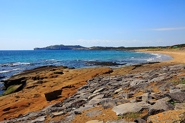 포토 JPG 주간 구름 바다 섬 자연 하늘 한국 풍경 해변 사람없음 야외 제주도 돌_바위 바위 국내포토 자연요소 아시아 생태계 파일형식