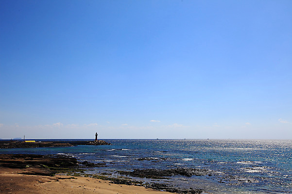 포토 JPG 주간 구름 바다 자연 하늘 한국 등대 풍경 해변 사람없음 야외 제주도 맑음 국내포토 자연요소 아시아 날씨 생태계 파일형식